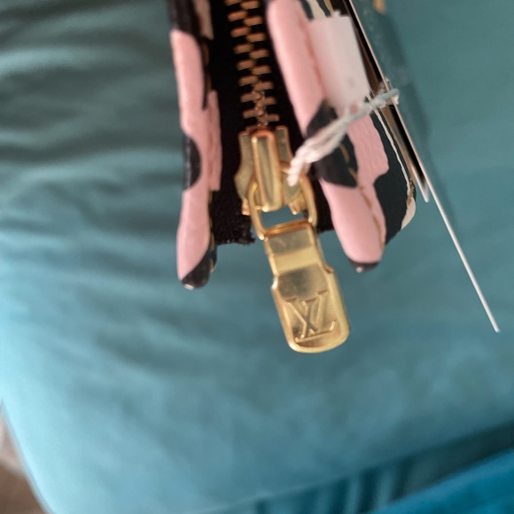 Louis Vuitton Toiletry 26 Pochette Wild at Heart, NWT - Picture 7 of 9